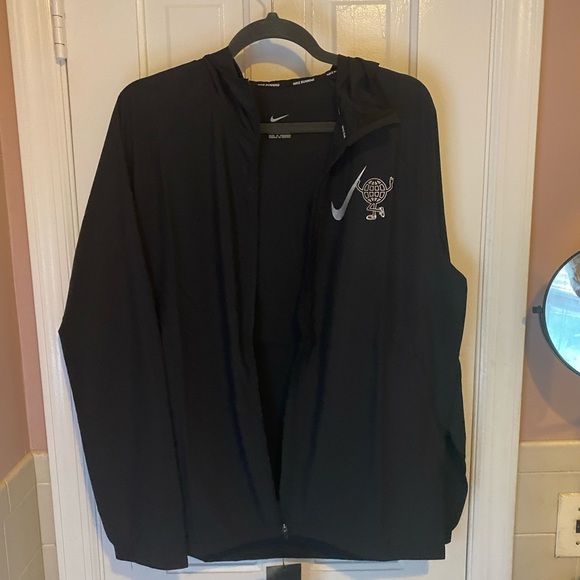 Nike running jacket/windbreaker - Picture 1 of 4